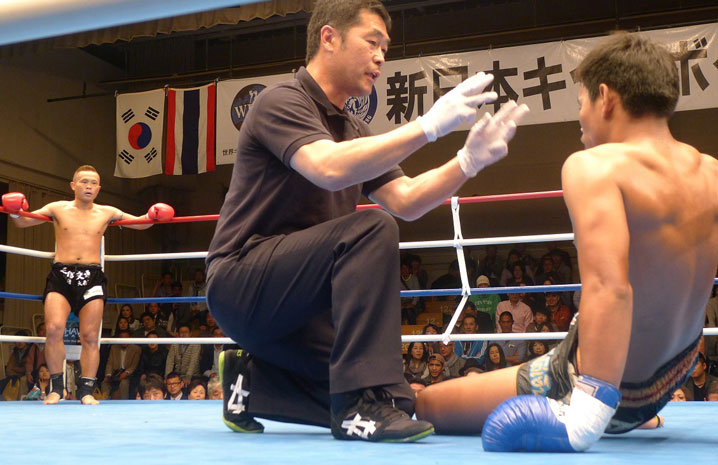 新日本ウェルター級王者・緑川創はタイ選手を１RでKO、ムエタイ王座奪取の気勢を上げた